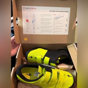 Cycling Shoes—Specialized Women's Riata MTB Shoe in Hyper Green/ Black Size 8